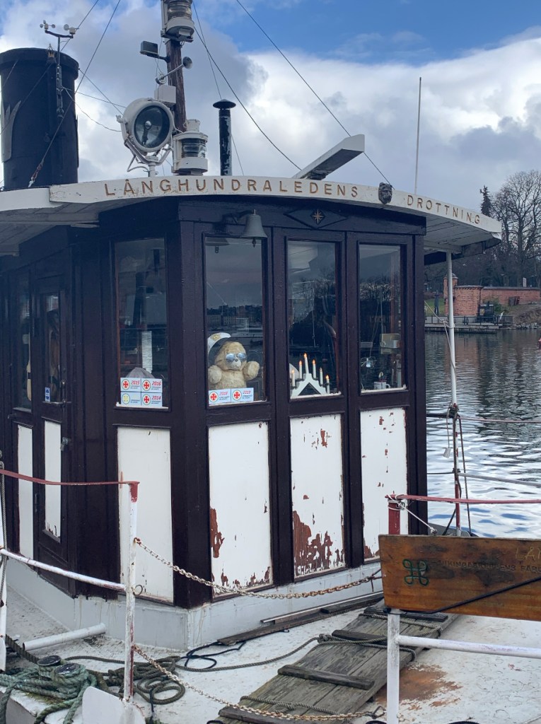 Barco en el muelle de Estocolmo
